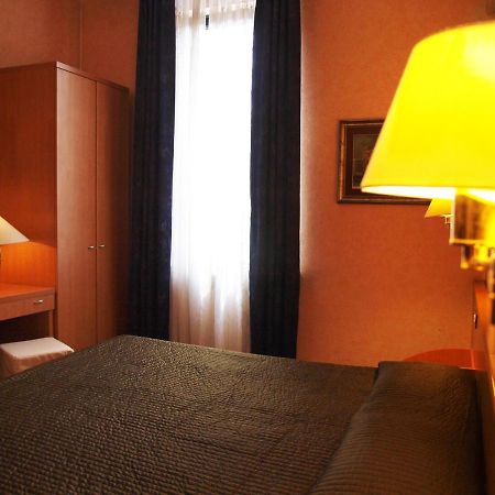 Hotel Alloggio Colombo Piacenza Zewnętrze zdjęcie